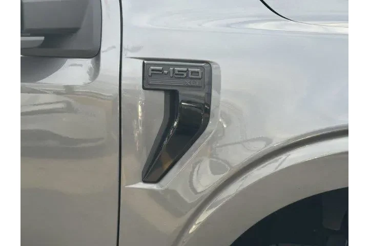 $34815 : Ford F-150 2022 4x4 XLT 4dr image 4