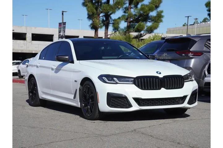 $27881 : BMW 5 Series 2022 530e 4dr S image 2