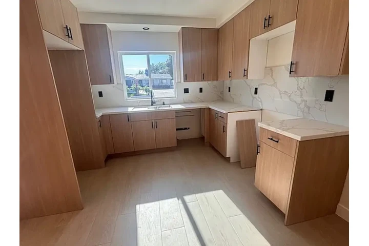 $1400 : Charming Studio For Rent image 4