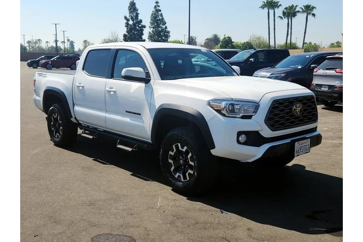 $31998 : Toyota Tacoma 2021 4x2 TRD O image 1