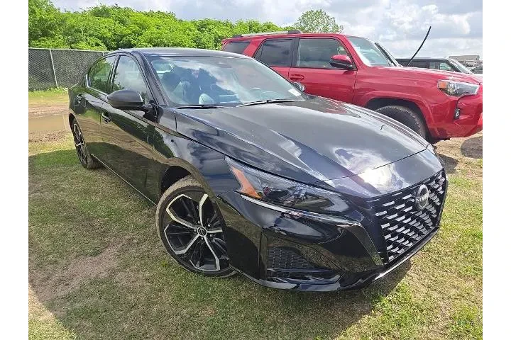 $21779 : Nissan Altima 2024 2.5 SR 4d image 4