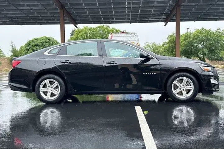 $15692 : Chevrolet Malibu 2023 LT 4dr image 10