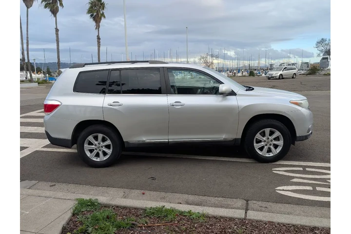 $13988 : 2013 Highlander Plus image 5