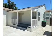Step into an open-concept livi en Orange County