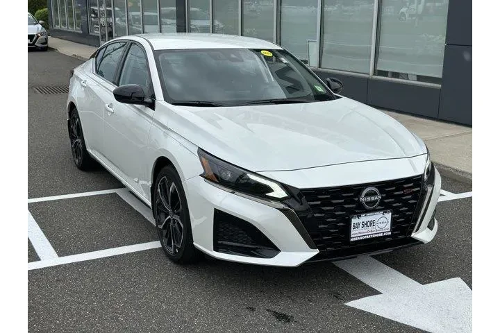 $21252 : Nissan Altima 2025 2.5 SR 4d image 3