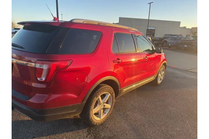$17900 : Ford Explorer 2019 XLT 4dr S image 4