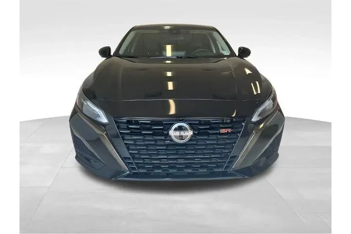 $24228 : Nissan Altima 2023 2.0 SR 4d image 2