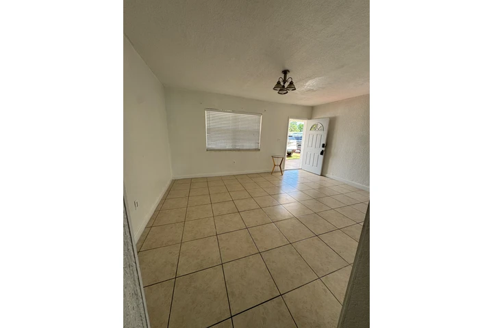 $2900 : Se Renta Casa de 2 Cuartos y 1 image 2