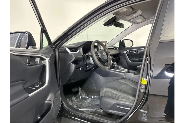 2019 RAV4 LE image 2