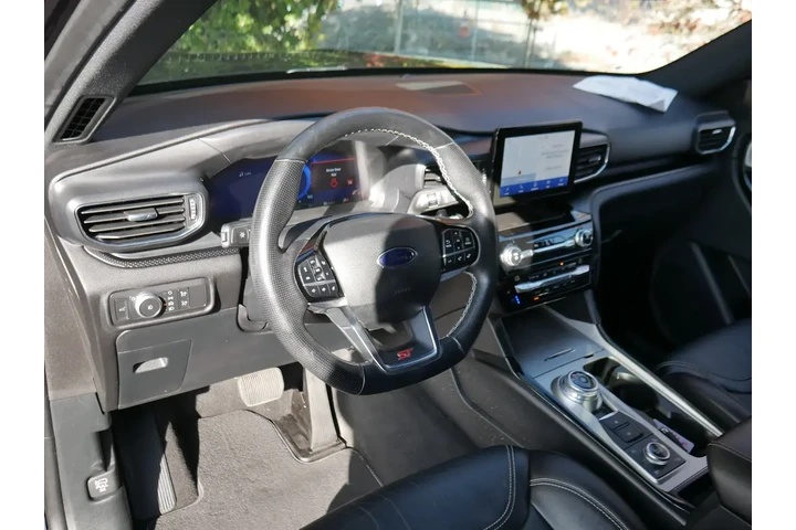$35970 : Ford Explorer 2021 AWD ST 4d image 4