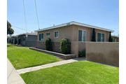 Freshly painted two bedroom en Los Angeles