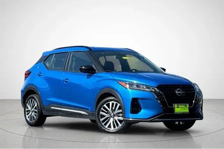 $17822 : Nissan Kicks 2024 SR 4dr Cro image 2