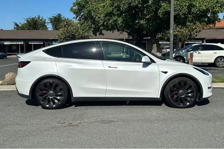 $37997 : Tesla Model Y 2023 AWD Perfo image 2