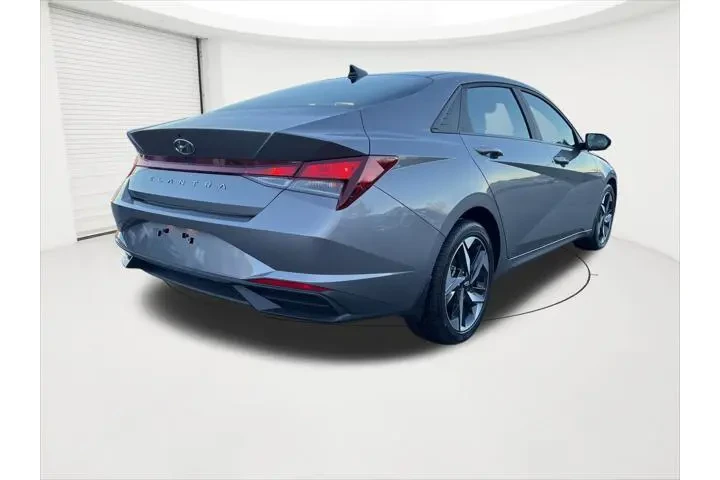 $20641 : Hyundai ELANTRA 2023 image 5