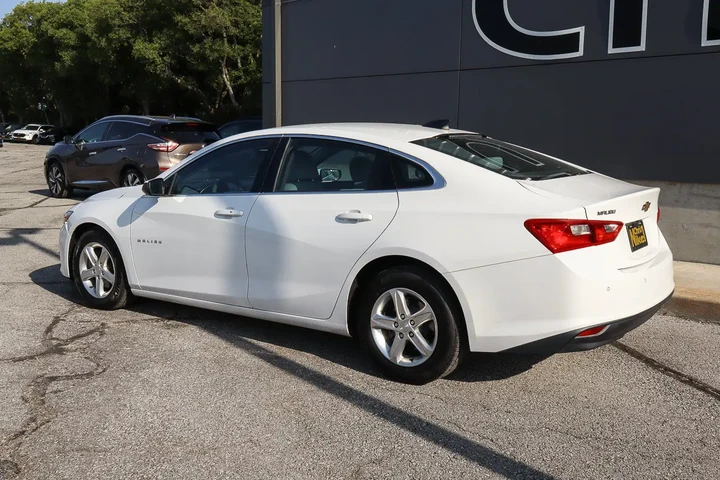 $11949 : 2020 Malibu LS image 6