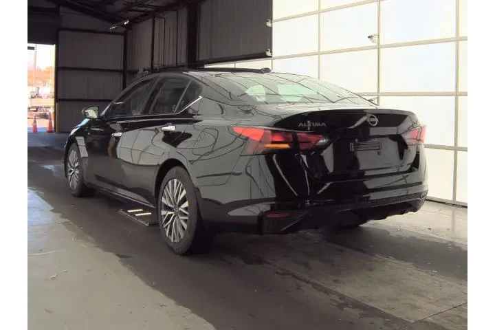 $20499 : Nissan Altima 2023 2.5 SV 4d image 2