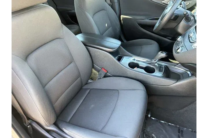 $12742 : Chevrolet Malibu 2020 LT 4dr image 10