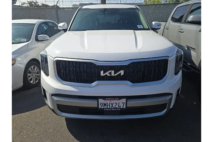 $34311 : Kia Telluride 2024 LX 4dr SU image 2