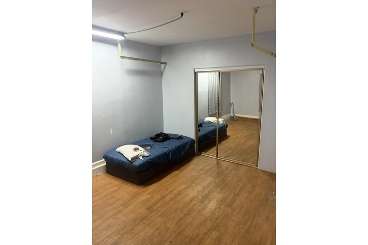 $1100 : Cuarto amplio image 4