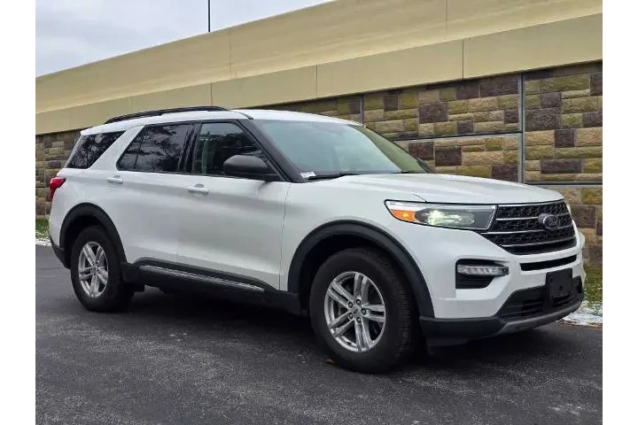 $18950 : Ford Explorer 2021 AWD XLT 4 image 4