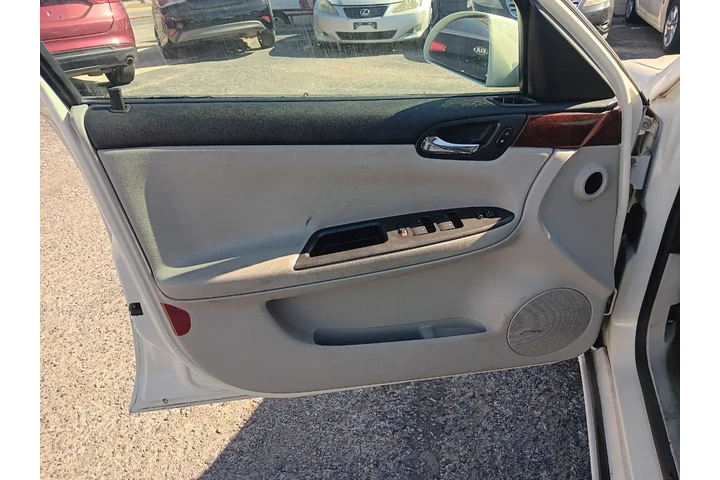 2007 Impala LT image 9