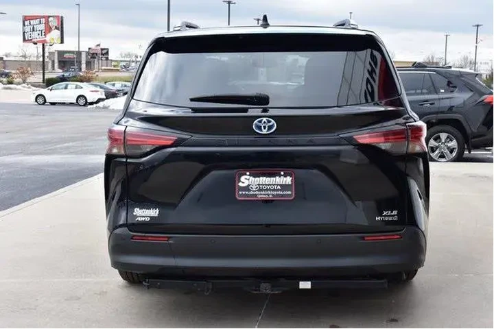 $33700 : Toyota Sienna 2022 AWD XLE 7 image 6