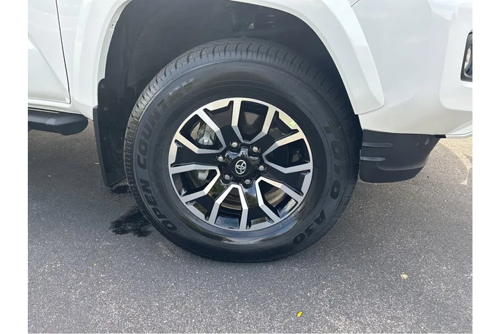 $41989 : Gold Certified2023 Tacoma TRD image 10