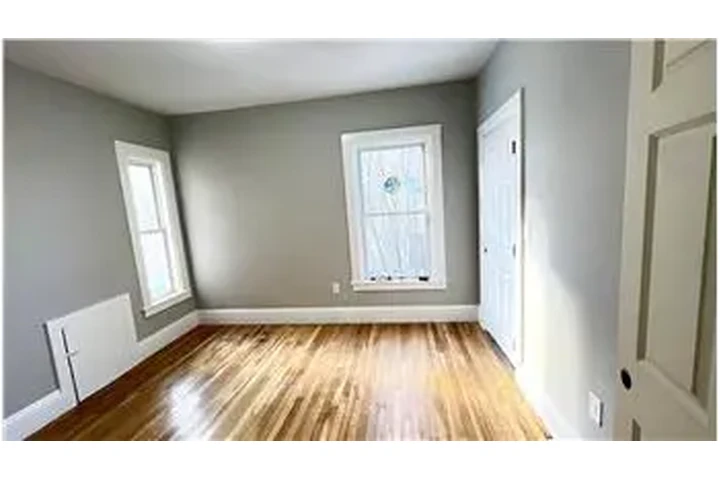 $3200 : Rental property with 3 bedro image 5