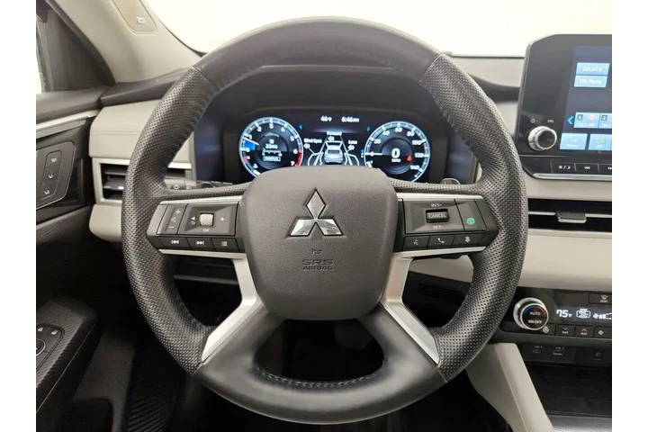 $31998 : Mitsubishi Outlander 2023 AW image 10