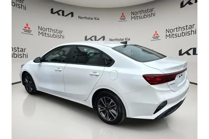 $17490 : Kia Forte 2024 LX 4dr Sedan image 2