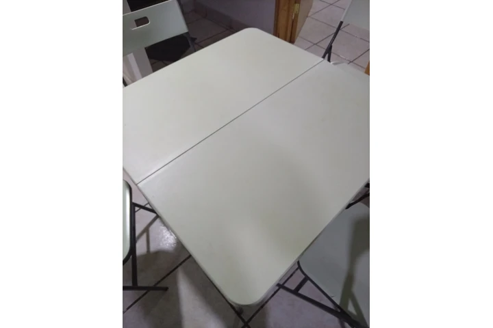 $1500 : Mesa y sillas plegables image 2