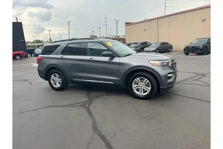 $27988 : Ford Explorer 2023 XLT 4dr S image 3