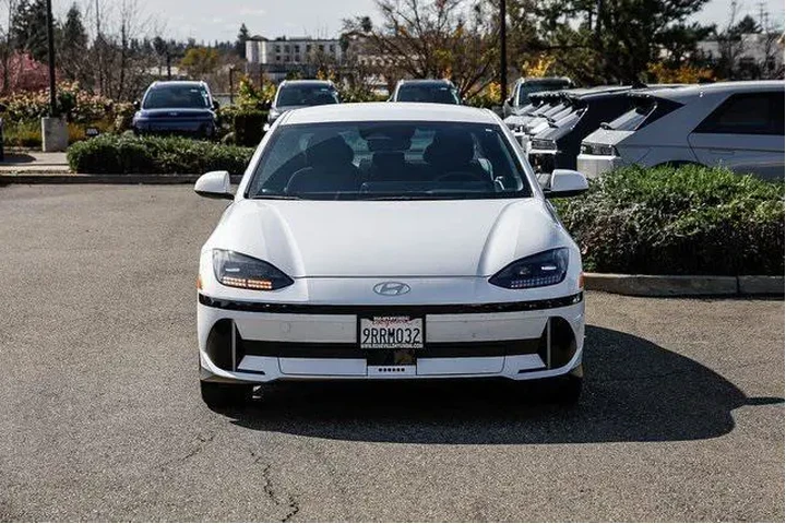 $27892 : Hyundai IONIQ 6 2025 SE 4dr image 6