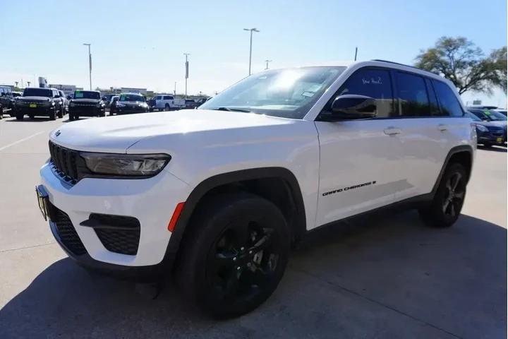 $30888 : Jeep Grand Cherokee 2023 4x4 image 3