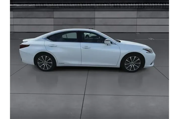 $25788 : Lexus ES 300h 2019 Luxury 4d image 9