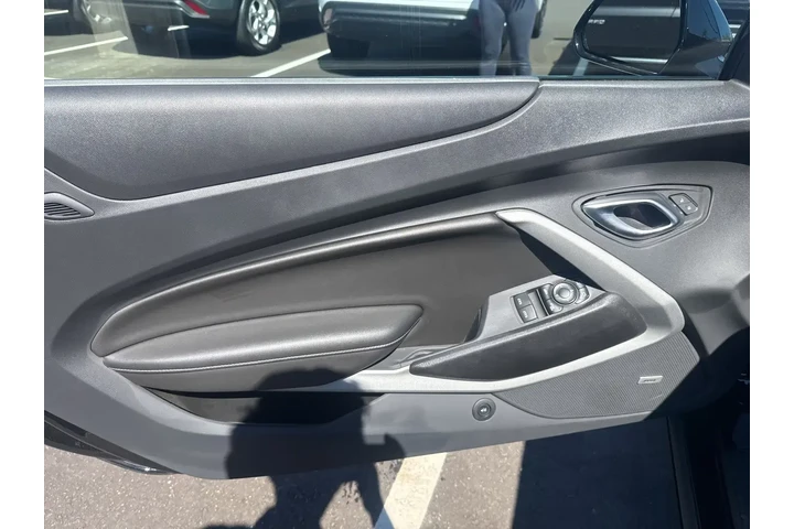 $39200 : Chevrolet Camaro 2023 LT1 2d image 9