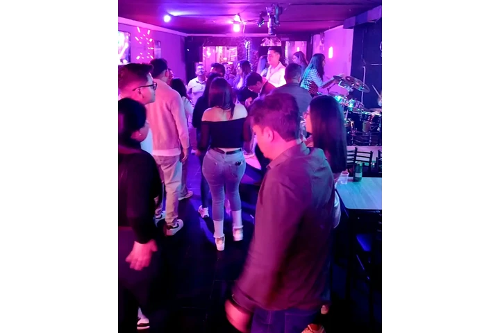 Vendo o cambio Bar Karaoke image 1