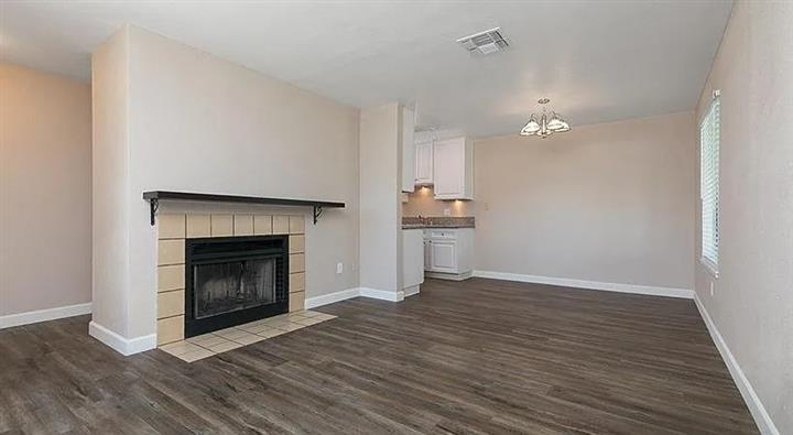 $2000 : GORGEOUS 2 BED 2 BATHS image 1