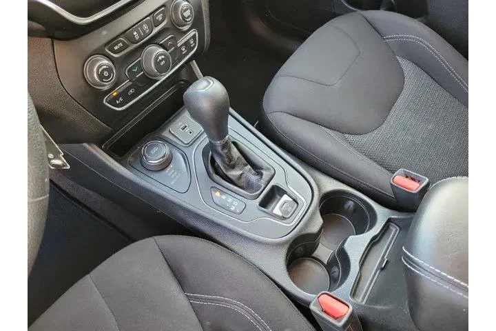 $15000 : Jeep Cherokee 2019 4x4 Latit image 8