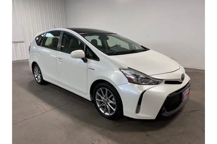 $15954 : Toyota Prius v 2015 image 1