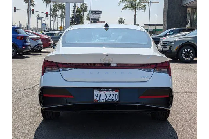 $27777 : Hyundai ELANTRA Hybrid 2025 image 3