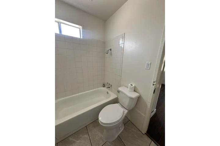 $2500 : 2 bdrm Newly Remodeled House image 4