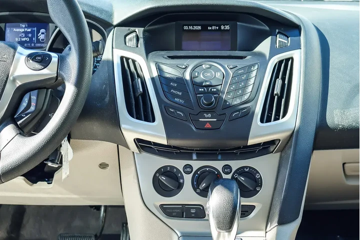 $6000 : Ford Focus 2012 SE 4dr Sedan image 6