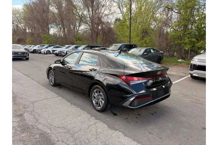 $18500 : Hyundai ELANTRA 2024 SEL 4dr image 5