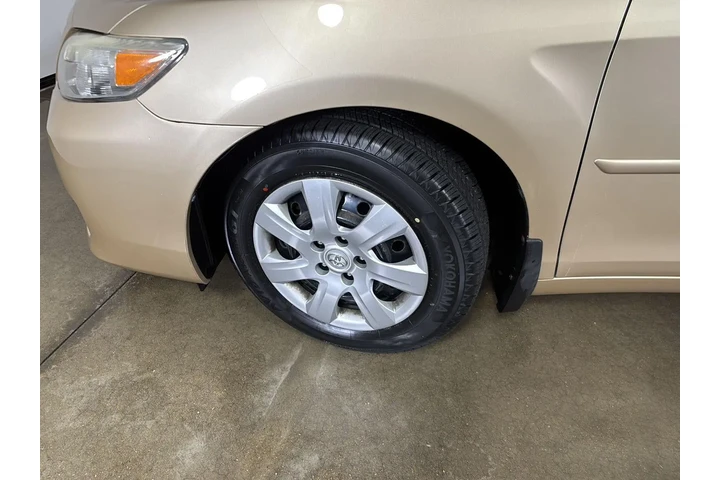 $15090 : 2011 Camry LE image 5