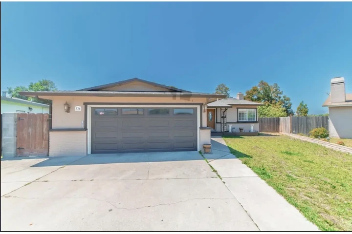 $1000 : Welcome to this inviting 3 bed image 1