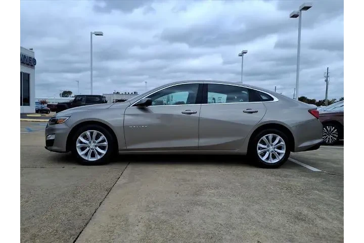 $19988 : Chevrolet Malibu 2025 LT 4dr image 2