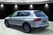 $19985 : Pre-Owned 2021 Tiguan 2.0T SE thumbnail