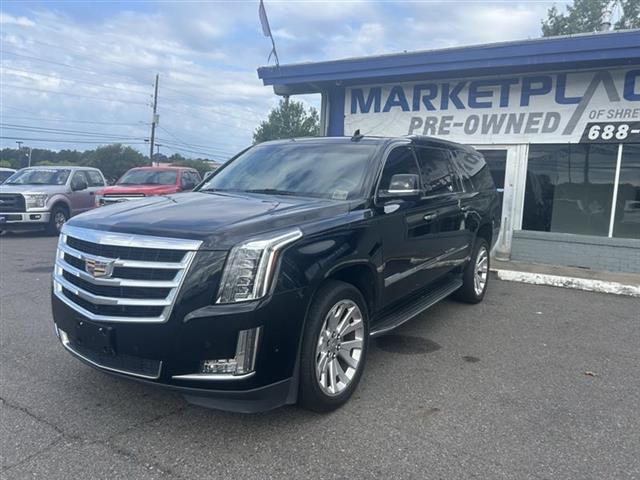 $28700 : 2017 Escalade ESV 2WD Luxury image 8