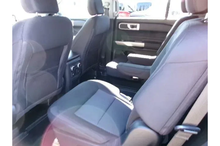 $30996 : Ford Explorer 2023 AWD XLT 4 image 9